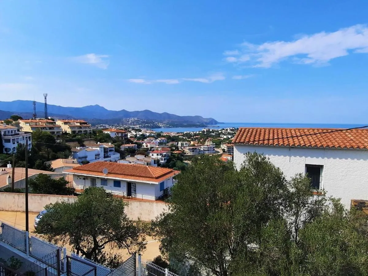 Apartamento De 3 Habitaciones Con Terraza, Piscina, Parking Y Aire Acondicionado En Llanca - Es-170-54 0*,