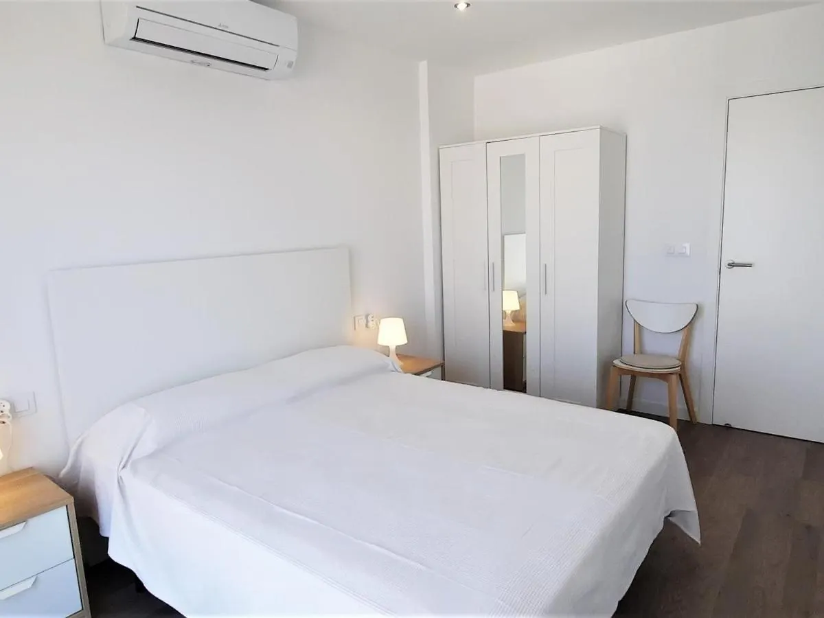 Apartamento De 3 Habitaciones Con Terraza, Piscina, Parking Y Aire Acondicionado En Llanca - Es-170-54 Spain