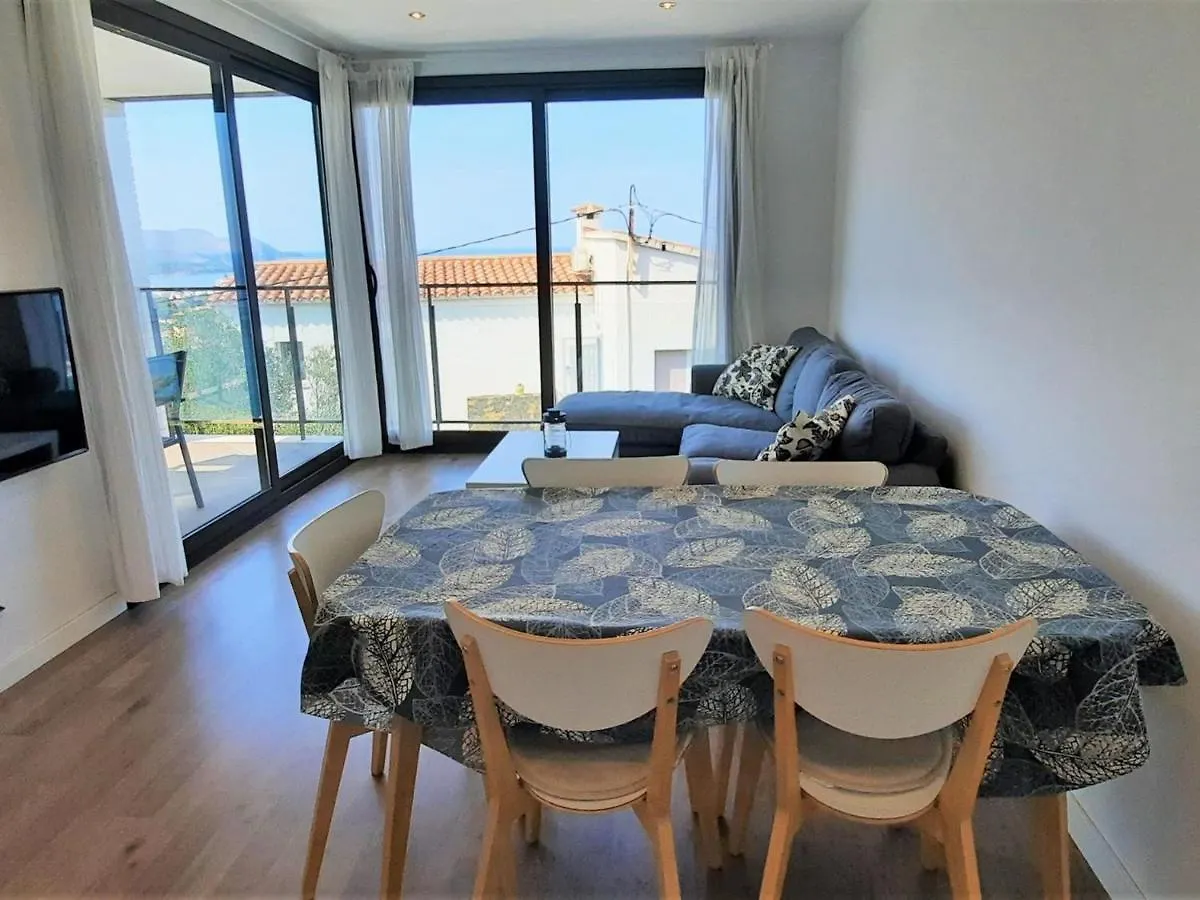 Apartamento De 3 Habitaciones Con Terraza, Piscina, Parking Y Aire Acondicionado En Llanca - Es-170-54