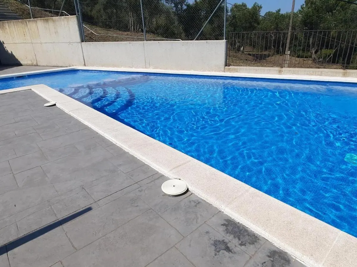 Apartamento De 3 Habitaciones Con Terraza, Piscina, Parking Y Aire Acondicionado En Llanca - Es-170-54