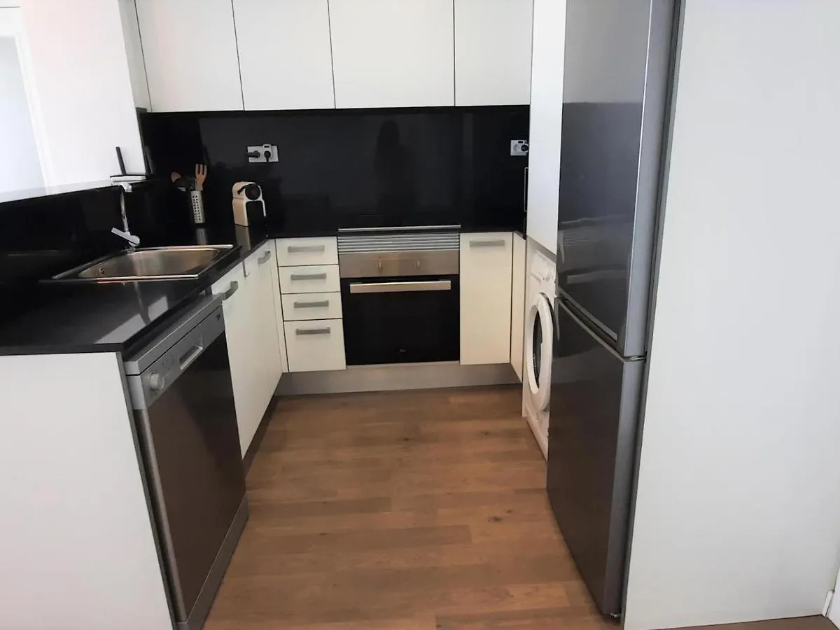 Apartamento De 3 Habitaciones Con Terraza, Piscina, Parking Y Aire Acondicionado En Llanca - Es-170-54 Apartment