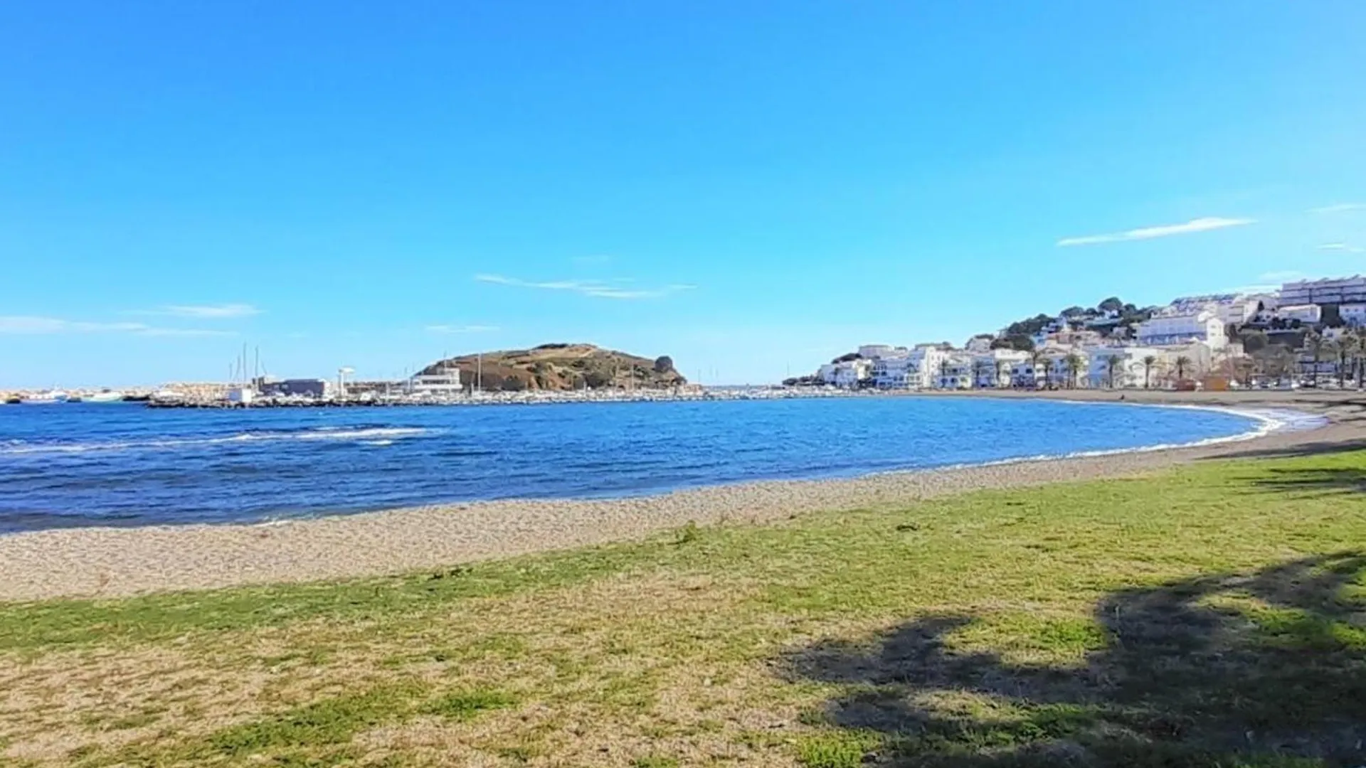 Apartamento De 3 Habitaciones Con Terraza, Piscina, Parking Y Aire Acondicionado En Llanca - Es-170-54 0*,  Spain